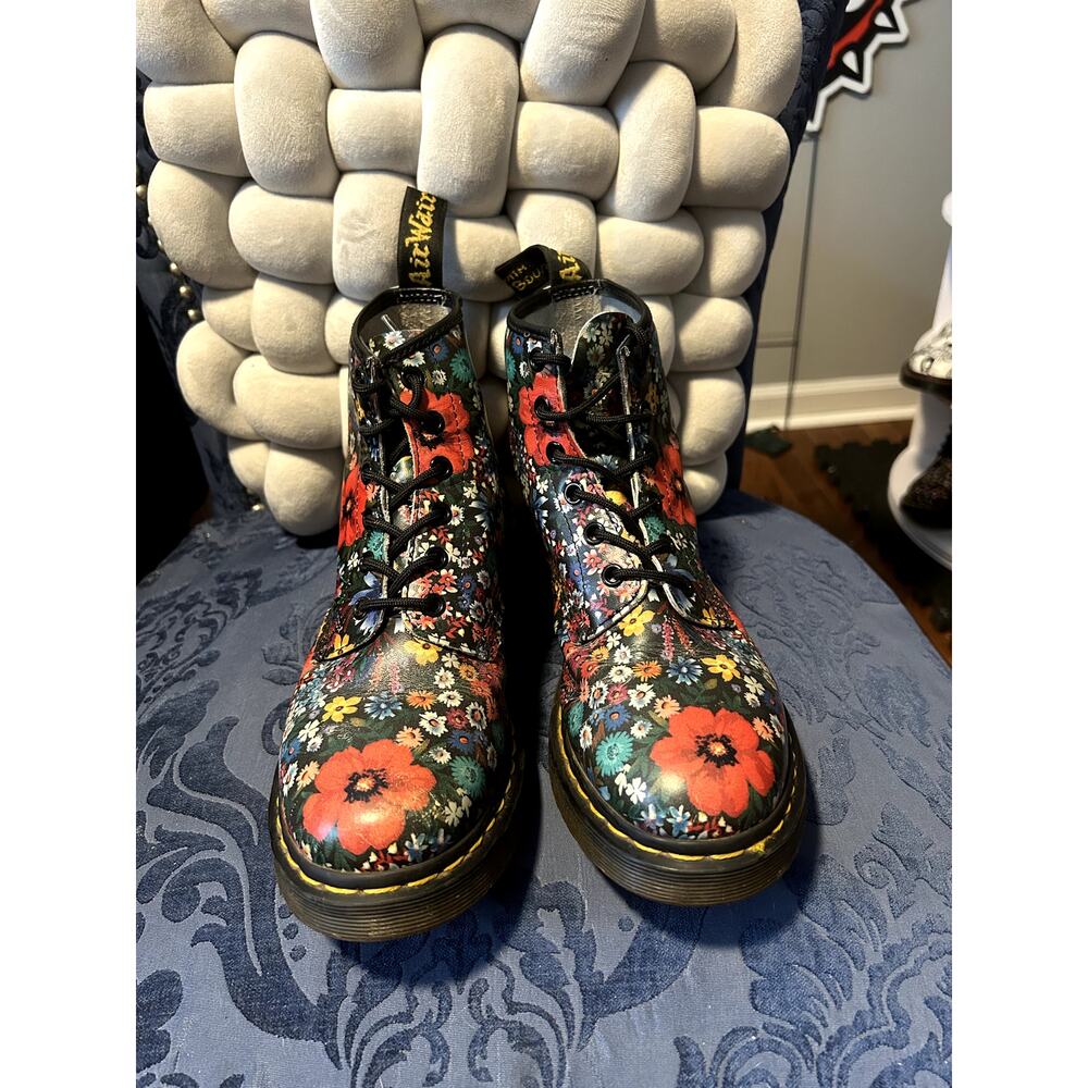 Dr Martens 101 Black Red Blue Floral size 9/EU 41 - Picture 3 of 7